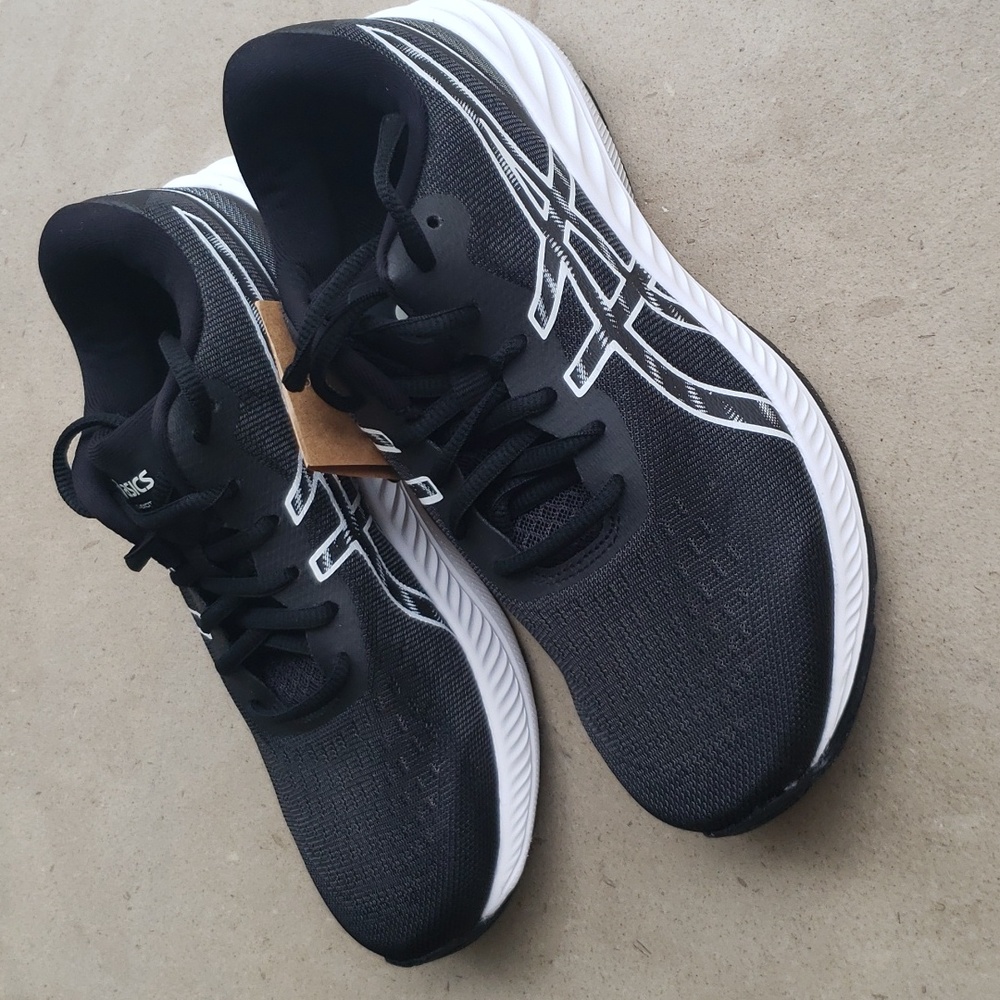 NWT ❤ Asics Shoes